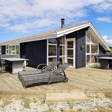 Cozy Coastal Retreat - By Traum *