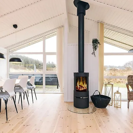 Cozy Coastal Retreat - By Traum *