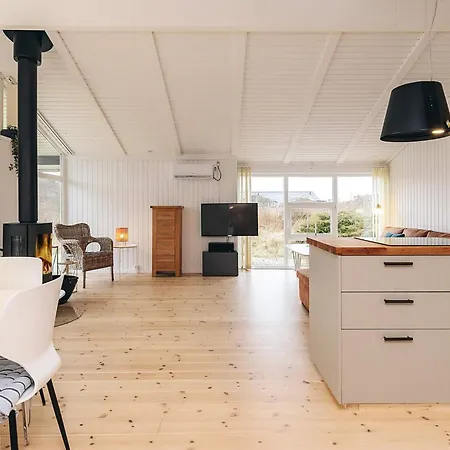 Cozy Coastal Retreat - By Traum Σπίτι διακοπών